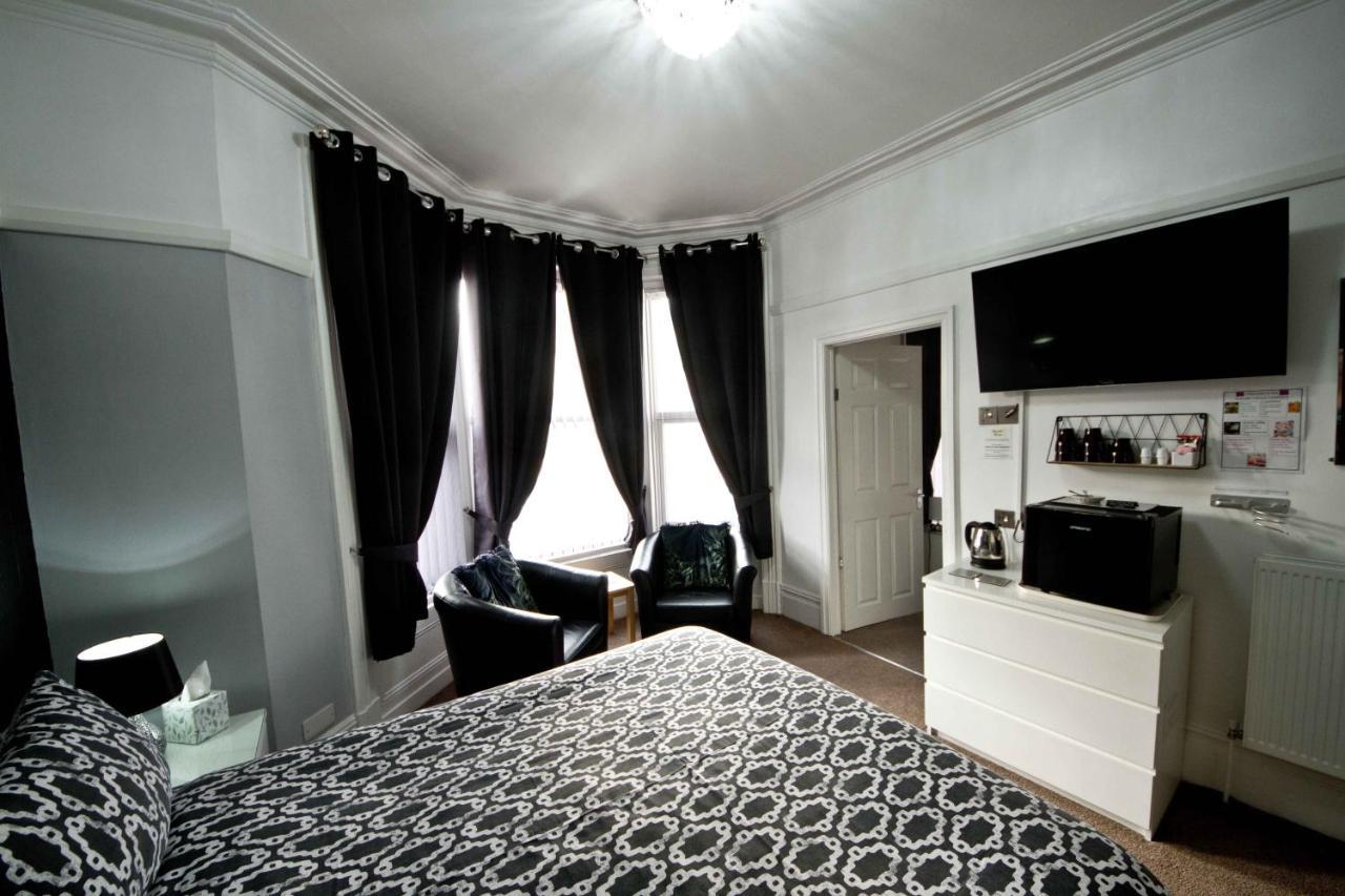 Rossall House , For Families & Couples Blackpool Buitenkant foto