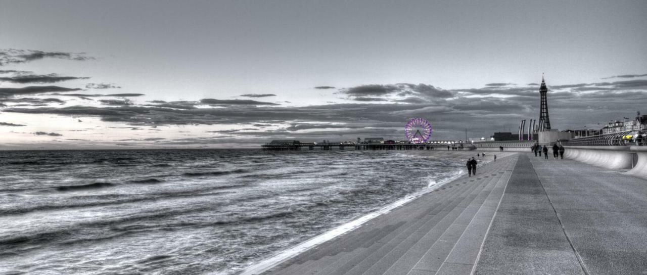 Rossall House , For Families & Couples Blackpool Buitenkant foto